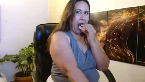 AMALIA online show from April 21, 2026, 1:42 am