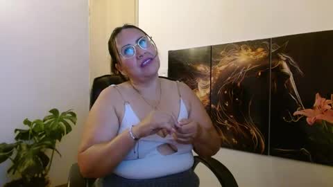 Snapshot of amalia_brunette chatting on May 4, 2026, 10:17 pm AMALIA online show from May 4, 2026, 10:17 pm