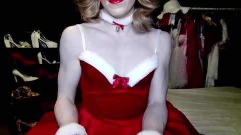Snapshot of amaliecd chatting on December 14, 2025, 6:56 pm Amalie online show from December 14, 2025, 6:56 pm