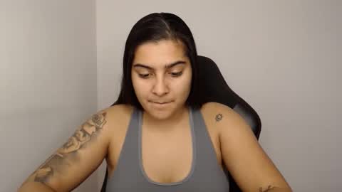 Snapshot of amanda5star chatting on December 13, 2024, 11:23 am The queen of the biceps online show from December 13, 2024, 11:23 am