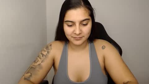 Snapshot of amanda5star chatting on December 27, 2024, 8:28 pm The queen of the biceps online show from December 27, 2024, 8:28 pm