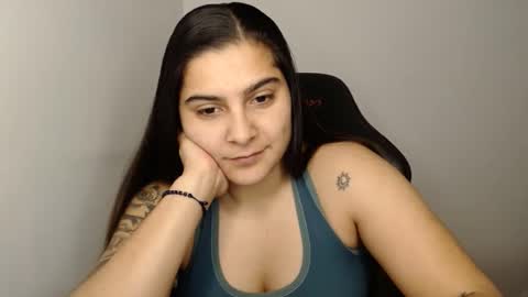 Snapshot of amanda5star chatting on February 1, 2025, 10:23 pm The queen of the biceps online show from February 1, 2025, 10:23 pm