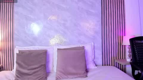 Luisa online show from April 24, 2026, 2:03 am