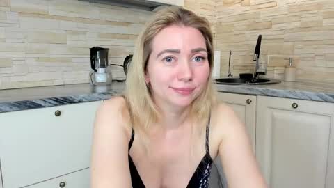 Amanda   insta amanda    grey online show from April 24, 2026, 5:59 pm