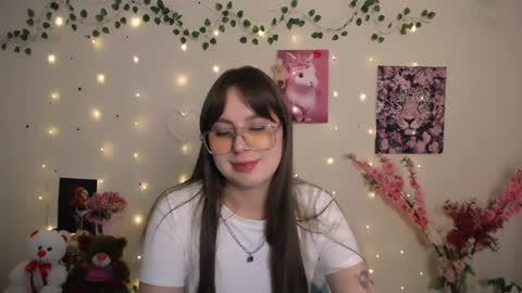 Snapshot of amanda_bright_ chatting on June 3, 2026, 2:33 pm amanda_bright_ online show from June 3, 2026, 2:33 pm