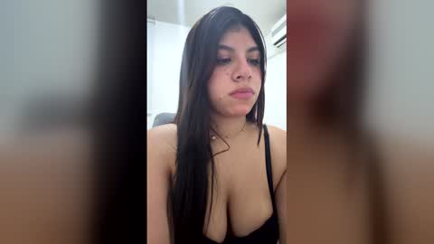 Snapshot of amandabrooks_18 chatting on April 19, 2026, 4:12 am Amanda online show from April 19, 2026, 4:12 am