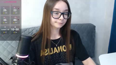 Snapshot of amaneli chatting on February 21, 2025, 2:38 pm Mila online show from February 21, 2025, 2:38 pm