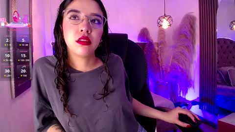 amara_davis1 online show from December 1, 2025, 3:44 am