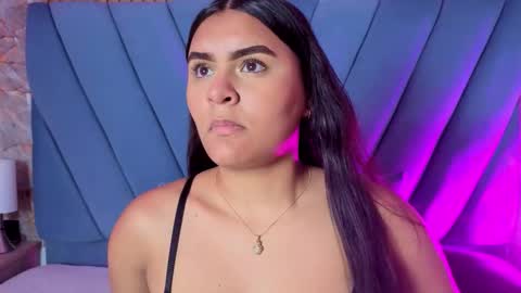 amarahanks_ online show from November 5, 2025, 11:32 am