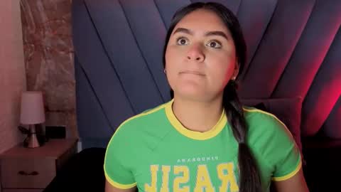 amarahanks_ online show from November 12, 2025, 3:56 pm