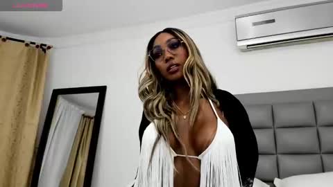 amaraluxe online show from October 11, 2025, 2:11 am