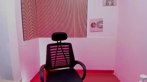 Snapshot of amaranta_blake chatting on August 7, 2026, 7:05 pm AMARANTA online show from August 7, 2026, 7:05 pm