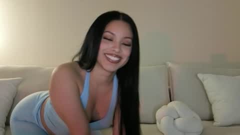 amaya_floress online show from March 29, 2026, 12:05 pm