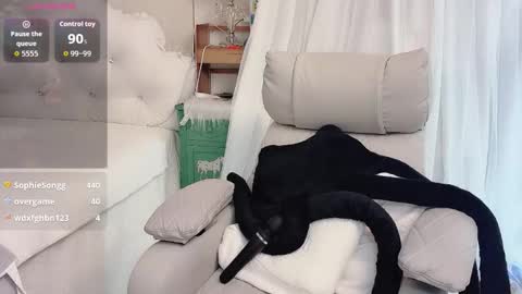 yooo online show from October 9, 2025, 9:51 am