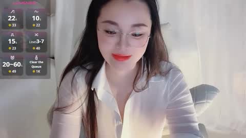 yooo online show from October 19, 2025, 2:01 am