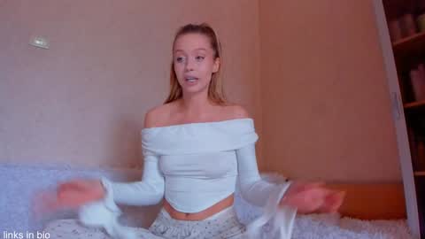 Roxy online show from September 21, 2025, 9:11 am