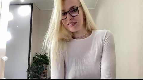 Kelly online show from April 19, 2026, 7:51 am