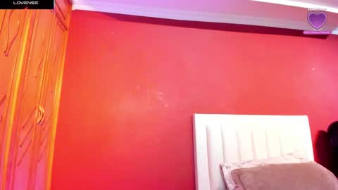 Sara  online show from December 4, 2025, 11:52 am