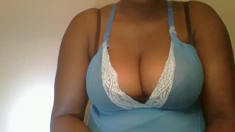 Mia online show from January 7, 2025, 7:38 pm