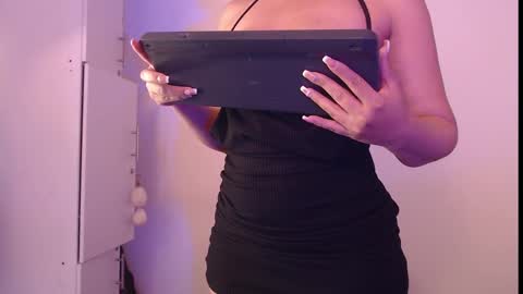 Snapshot of ambar_jonesx chatting on January 24, 2025, 7:41 am Ambar Jones online show from January 24, 2025, 7:41 am