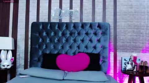 Snapshot of ambar_jonesx chatting on November 5, 2025, 11:21 am Ambar Jones online show from November 5, 2025, 11:21 am