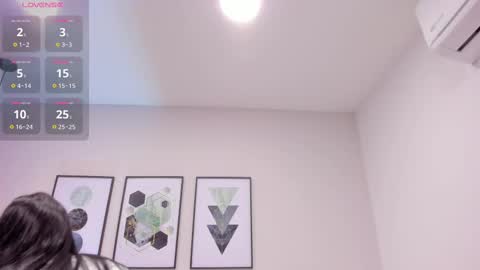 ambarevans_ online show from September 24, 2025, 11:24 am