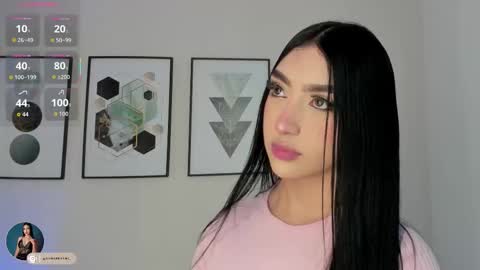 ambarevans_ online show from November 5, 2025, 11:54 am