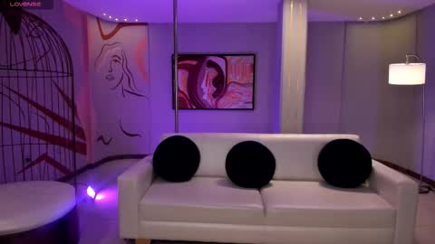 Ambar  online show from October 14, 2025, 11:11 am