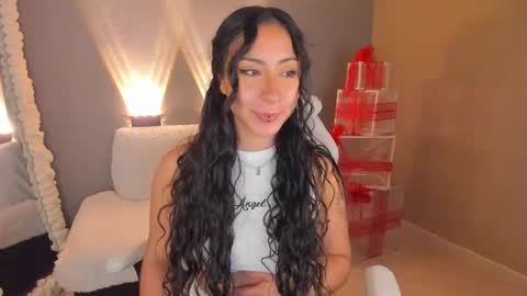 amber_curly online show from January 15, 2025, 4:11 pm