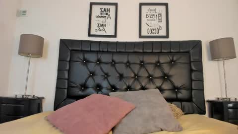 julieta  online show from April 17, 2026, 1:47 pm