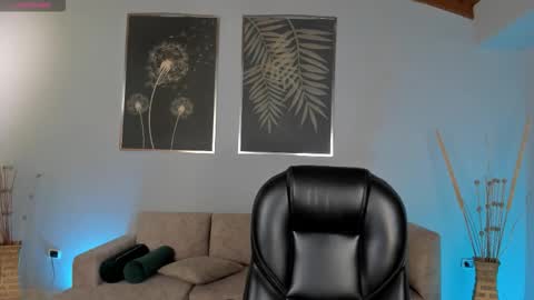 Amber  online show from October 25, 2025, 2:52 am