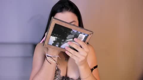 Amber Ferreira online show from December 10, 2024, 12:16 pm