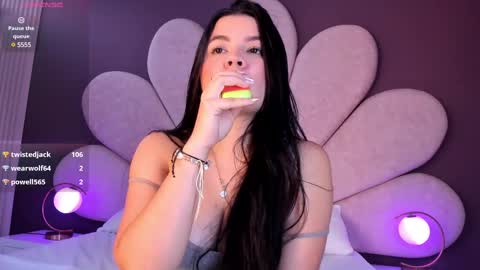 Amber Ferreira online show from February 25, 2025, 1:17 pm