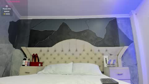 Snapshot of amberrgrey_ chatting on September 13, 2025, 1:00 pm Amber Grey online show from September 13, 2025, 1:00 pm