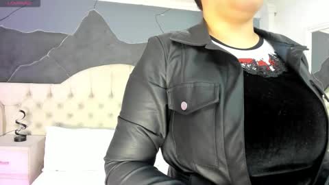 Snapshot of amberrgrey_ chatting on September 21, 2025, 12:29 pm Amber Grey online show from September 21, 2025, 12:29 pm