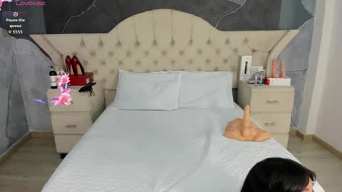 Snapshot of amberrgrey_ chatting on September 29, 2025, 6:35 pm Amber Grey online show from September 29, 2025, 6:35 pm