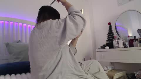 Amberseyes online show from December 17, 2025, 1:06 pm