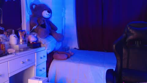 Amber  online show from December 13, 2024, 2:32 am