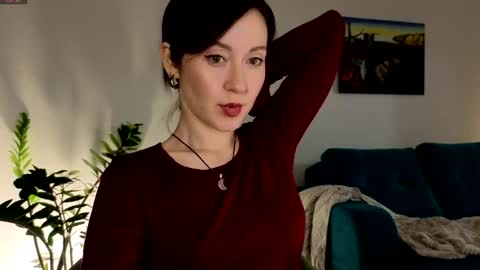 Snapshot of ambientmoon chatting on April 1, 2026, 5:54 pm Moon inst 4mbientmoon online show from April 1, 2026, 5:54 pm