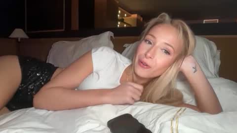 Snapshot of ambrefleur chatting on March 16, 2026, 11:14 am Ambre online show from March 16, 2026, 11:14 am