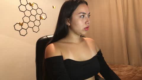Snapshot of amelia___hall chatting on October 27, 2025, 12:09 pm Amelia online show from October 27, 2025, 12:09 pm