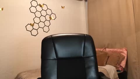 Snapshot of amelia___hall chatting on November 8, 2025, 6:18 pm Amelia online show from November 8, 2025, 6:18 pm