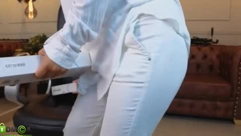 AMELIA online show from April 21, 2026, 12:11 pm