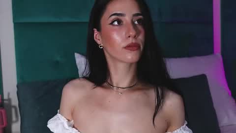 Snapshot of ameliajuney chatting on June 10, 2026, 9:25 pm AmeliaJune online show from June 10, 2026, 9:25 pm