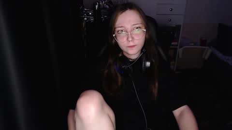 Snapshot of ameliakamishiro chatting on December 4, 2025, 1:59 am Amelia online show from December 4, 2025, 1:59 am