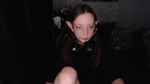 Snapshot of ameliakamishiro chatting on December 21, 2025, 9:44 pm Amelia online show from December 21, 2025, 9:44 pm