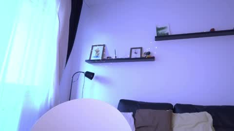 Amelia   online show from April 18, 2026, 2:32 pm