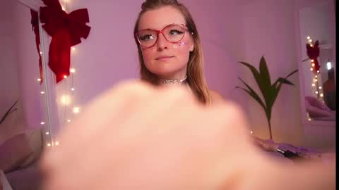 Amelia online show from December 20, 2024, 3:10 pm