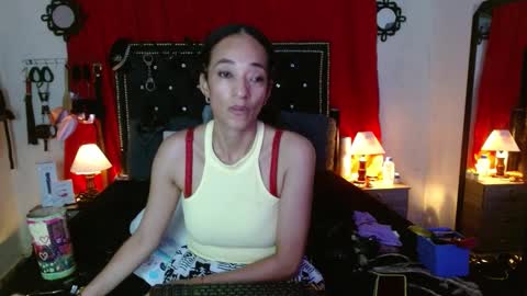 amelie__martinez online show from October 5, 2025, 7:12 pm