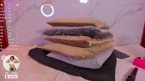 Alejandra  online show from January 21, 2025, 7:15 am